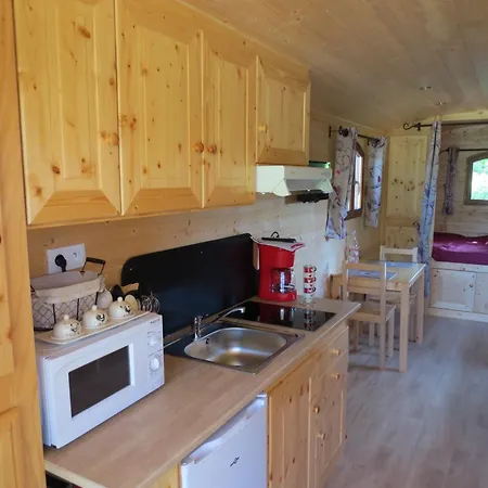 Les Roulottes Des Marquets منزل ريفي Bourthes